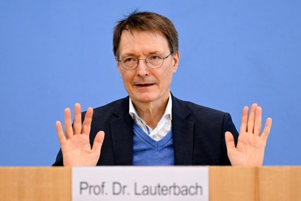 Un grup extremist care plănuia să-l răpească pe ministrul sănătății din Germania, prins după ce a vrut să cumpere puști și pistoale de la agenți sub acoperire