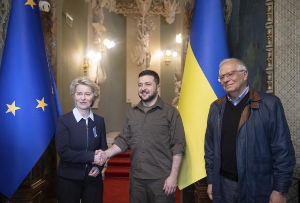 Șefa Comisiei Europene s-a angajat să ofere Ucrainei o procedură rapidă de aderare la UE. Gestul făcut de Ursula von der Leyen la Kiev