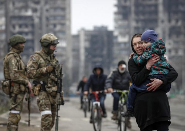 LIVETEXT Război în Ucraina, ziua 53 | Rusia continuă bombardamentele în mai multe orașe ucrainene. Mariupolul refuză să se predea, în ciuda ultimatumului rușilor