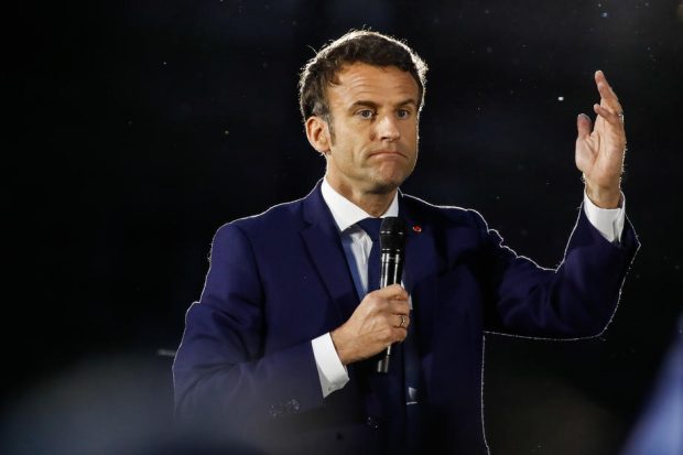 Motivul pentru care Emmanuel Macron refuză să folosească termenul „genocid” pentru a descrie atrocitățile din Ucraina