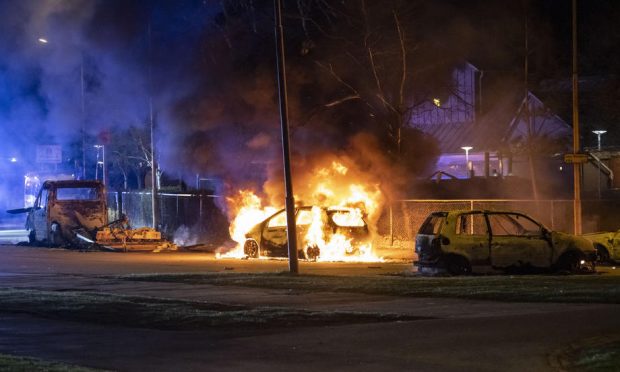 Manifestații violente în Suedia împotriva extremiștilor de dreapta care voiau să ardă Coranul. 26 de oameni au fost arestați