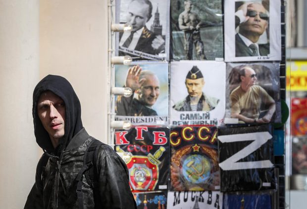 După două luni de război, o parte din rușii care au plecat din țară din cauza războiului se întorc resemnați la Moscova. „Sigur, Putin e diabolic. Dar viața continuă”