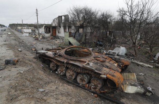 De ce a pierdut Rusia sute de tancuri și de blindate în Ucraina. Defectul din construcție de care profită Kievul