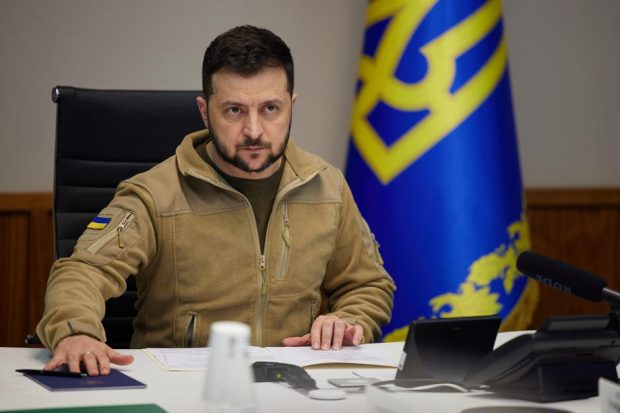O nouă groapă comună, descoperită lângă Kiev. Zelenski spune că este vorba de 900 de oameni
