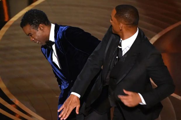 Fratele lui Chris Rock vrea ca Will Smith să fie pedepsit, după ce l-a pălmuit pe actor la premiile Oscar. „A fost umilit”