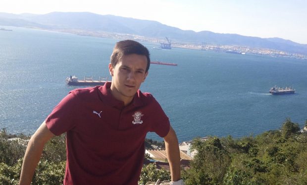 Un fost fotbalist de la Rapid suferă de scleroză laterală amiotrofică, iar vindecarea poate veni din Thailanda. Andrei are nevoie de 30.000 de dolari pentru al doilea transplant de celule stem