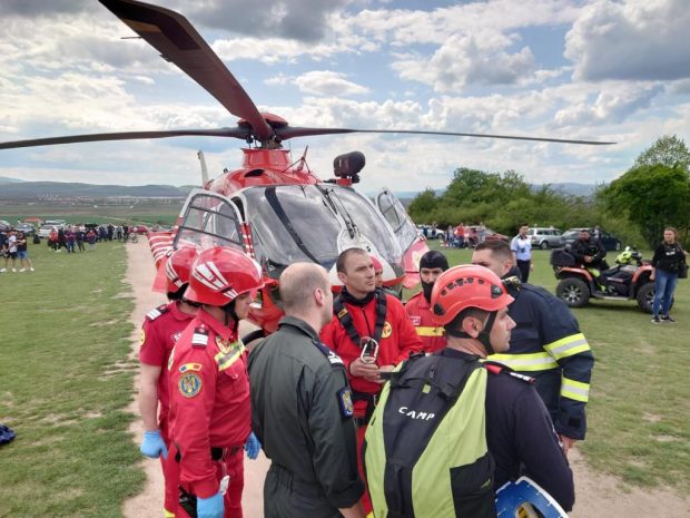 Misiune de salvare dificilă în Alba, după ce doi copii s-au răsturnat cu ATV-ul într-o râpă. Care e starea victimelor