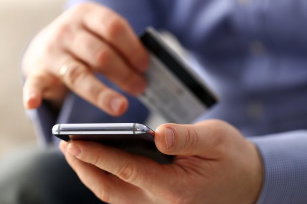 Oligarhii ruși și-au mutat banii din conturi în lunile premergătoare războiului. Ce sistem au folosit