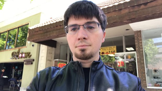 Un șef de la Apple a demisionat după ce a fost rechemat la birou. Stă la câteva case de sediul firmei