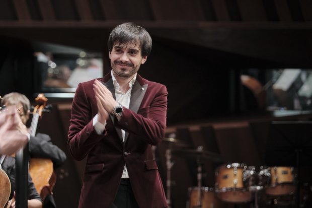 Cei mai mulți vor pe scenă, el a ales să compună. Cum a ajuns un român să fie desemnat „Compozitorul Anului” la Oscarurile muzicii clasice