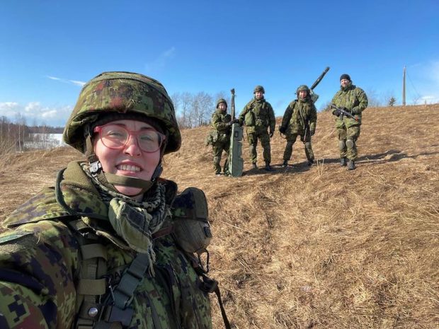 „Dacă locuiești lângă o țară psihopată, nu te poți baza pe idei pacifiste”. Două femei din Estonia explică pentru Libertatea cum au ajuns să facă instrucție pentru un război