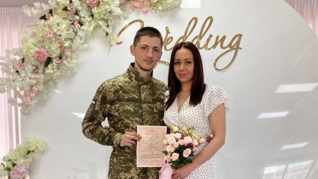 Viktoria și Andrei, primul cuplu care s-a căsătorit în Bucha eliberată, dragoste la prima vedere: „Ne cunoșteam de-o zi. Nici un război nu poate distruge dragostea”