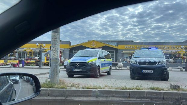 Alertă cu bombă în Vaslui. O piață a fost evacuată după un e-mail primit de Poliția Locală: „Luptăm pentru țară”