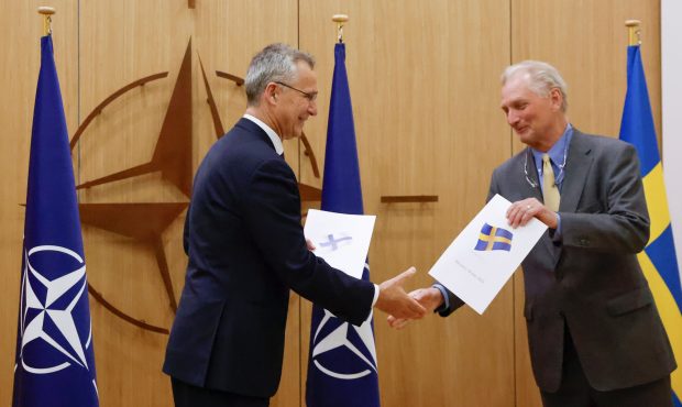 Finlanda și Suedia și-au depus oficial cererile de aderare la NATO: ”Un moment istoric”