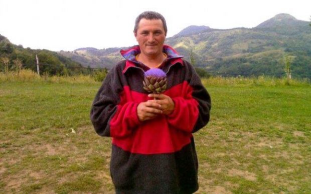 „Am avut informații. Știți cum se vorbește la sate, dar nu s-a confirmat nimic”. Declarațiile primarului din comuna „gurului” care conducea secta „Copiii Soarelui”