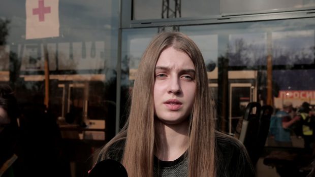 Mărturia unei tinere evacuate din oțelăria Azovstal: „Mâncam o dată pe zi. Ca să ajungă la toți, soldații nu mâncau deloc”