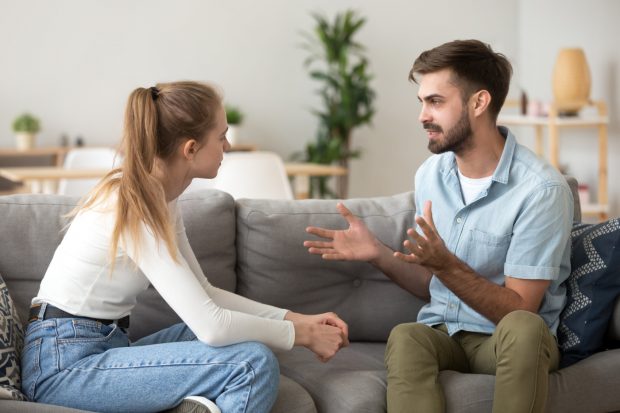 Cum abordezi discuțiile dificile într-o căsnicie?