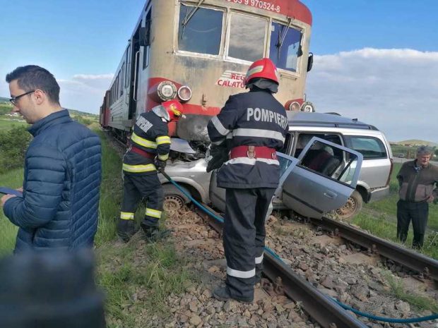 Accident grav în Iași. Un bărbat a murit după ce mașina în care se afla a fost lovită de tren