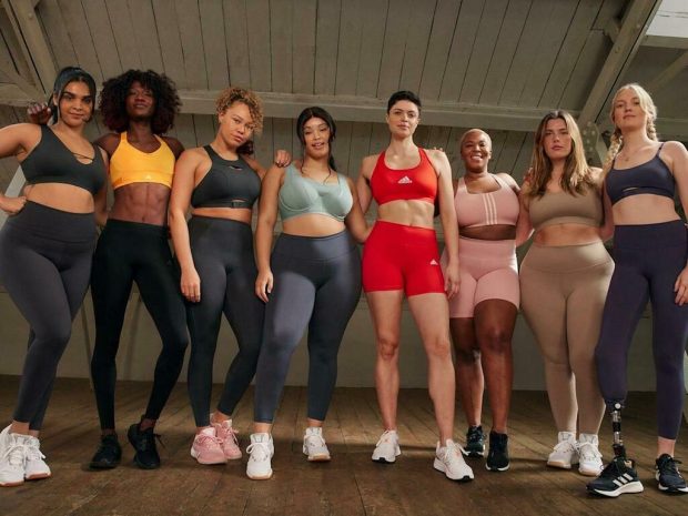 Reclamele la bustiere de sport Adidas, interzise în Marea Britanie, din cauza unor materiale publicitare cu sâni descoperiți