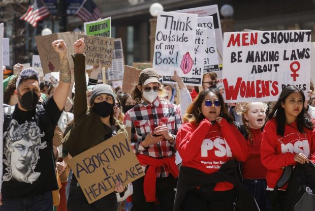 Canada și Mexic se pregătesc să le primească pe femeile americane care vor să facă avort