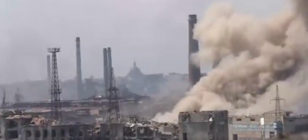 VIDEO | Uzina Azovstal, luată cu asalt de forțele ruse. Imagini cu atacul asupra combinatului din Mariupol