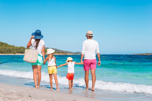 Creștere semnificativă a interesului românilor pentru vacanțe în străinătate. Care sunt cele mai populare destinații