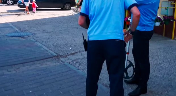 Un bărbat a fost ucis pe loc de o maşină, în timp ce ieşea dintr-un canal, la Iași