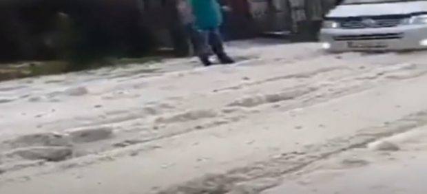 VIDEO | Strat de grindină de 20 centimetri, în Bulgaria. Vremea rea face pagube și în țara vecină