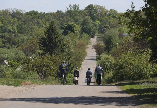 Despărțiți de linia frontului. Ocolul de 3.700 km al unui ucrainean care a vrut să ajungă la părinți și iubită, aflați la 10 km distanță