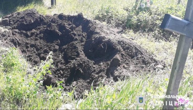 Un colonel rus a fost găsit într-un mormânt pe marginea drumului, în Ucraina: „L-au îngropat localnicii!”