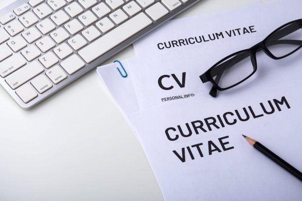 Cum să faci un CV profesionist – modele de CV pentru angajare