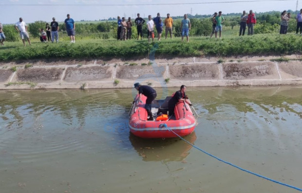 Băiat de 12 ani, scos fără suflare de salvatori dintr-un canal de irigații în Dolj, după 3 ore de căutări