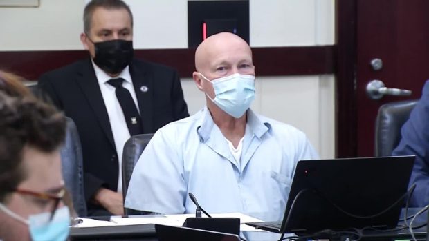 Un american a făcut 30 de ani de închisoare degeaba: „Tata nici nu știe să folosească mobilul, dar îl voi ajuta să se reintegreze”