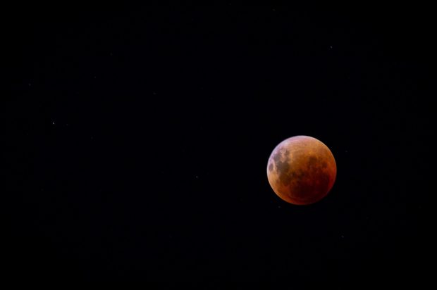 VIDEO | Luna dispare în umbra Pământului, în timpul eclipsei, imagini de la 100 de milioane de kilometri distanță de Pământ