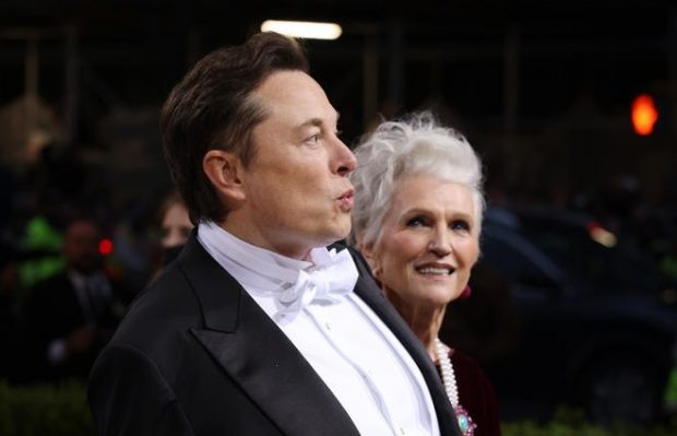 Cine e femeia care l-a însoțit pe Elon Musk la Met Gala 2022. Iubita Grimes nu și-a făcut apariția