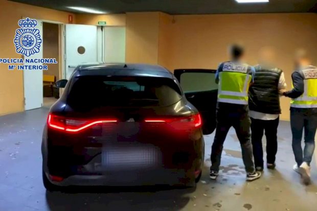 Un român din Spania, acuzat că s-a dat drept polițist și a jefuit o refugiată ucraineană