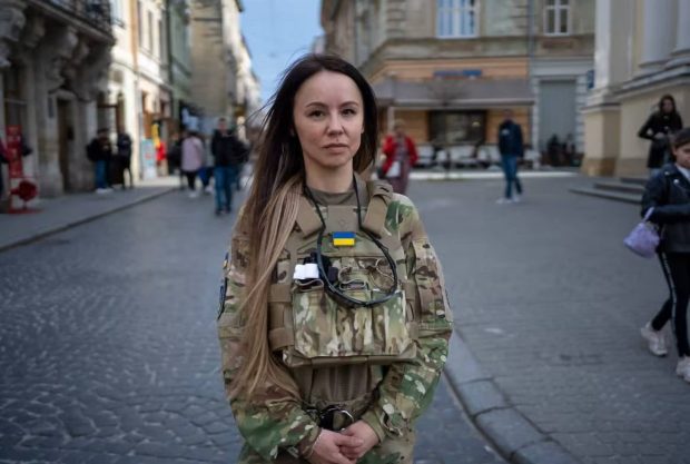 O fostă parlamentară din Norvegia este acum medic pe câmpul de luptă din Ucraina