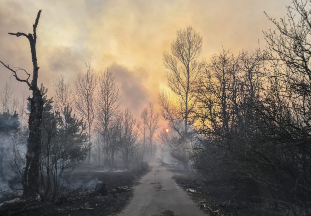 Ce spun meteorologii români despre norul de fum care se deplasează din zona Cernobîl către Marea Neagră