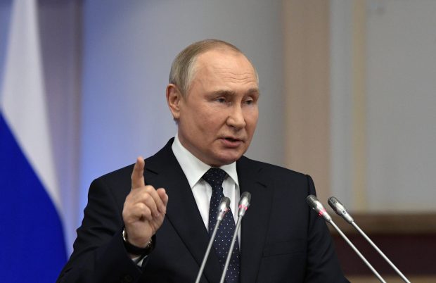 Analiști: Prin amenințările sale la adresa Occidentului, cu „lovituri fulgerătoare”, Putin îi pregătește pe ruși pentru un război cu NATO