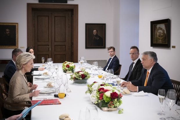 Ungaria continuă să blocheze propunerea UE privind embargoul asupra petrolului rusesc: „Ne-ar ruina”