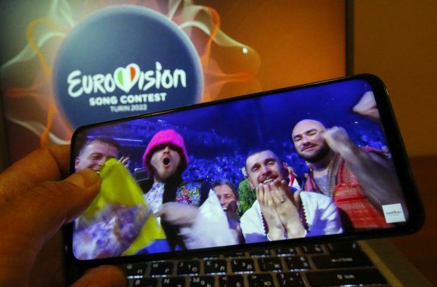 Reacții după scandalul votului de la Eurovision. Ce spun doi cântăreți care au reprezentat România la concurs anii trecuți