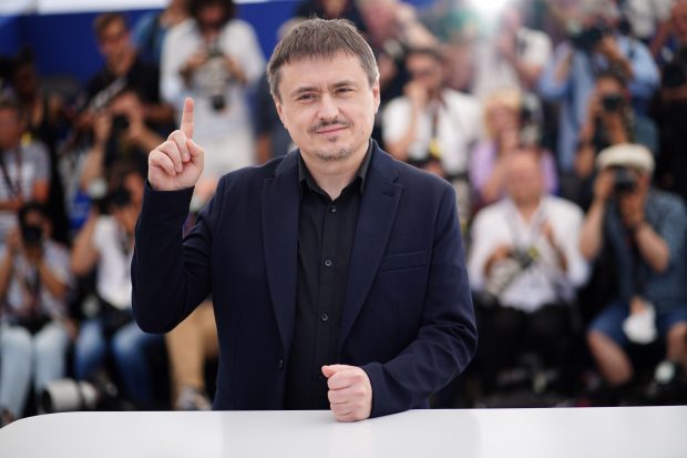 CANNES: Presa străină vede mai degrabă „xenofobia central-europeană” în noul film dur al lui Mungiu, dar regizorul avertizează că intoleranța nu are granițe