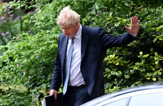 Beții și bătăi, la petrecerile lui Boris Johnson din pandemie, arată raportul Sue Gray. Premierul britanic refuză să demisioneze