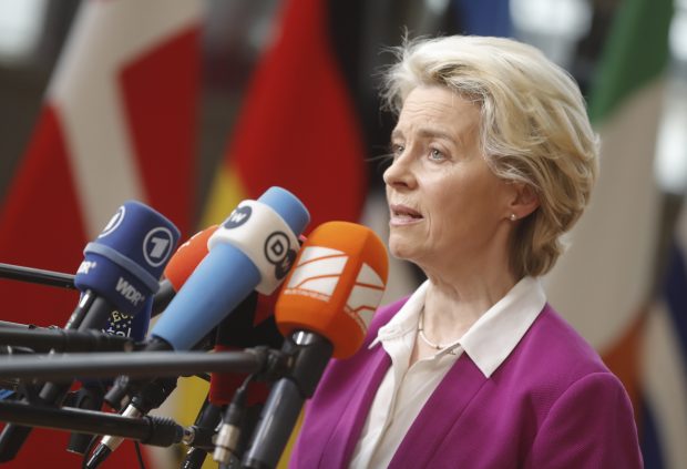 UE ”nu a ajuns încă” la un acord privind interzicerea importurilor de petrol din Rusia, anunță șefa Comisiei Europene