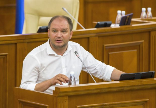 Primarul prorus Ion Ceban a interzis postului Radio Chișinău să folosească numele orașului. Reacția MAE