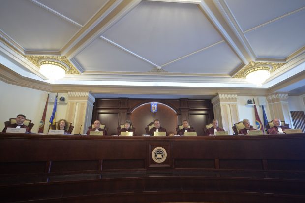Camera Deputaţilor va numi azi un nou judecător la Curtea Constituţională