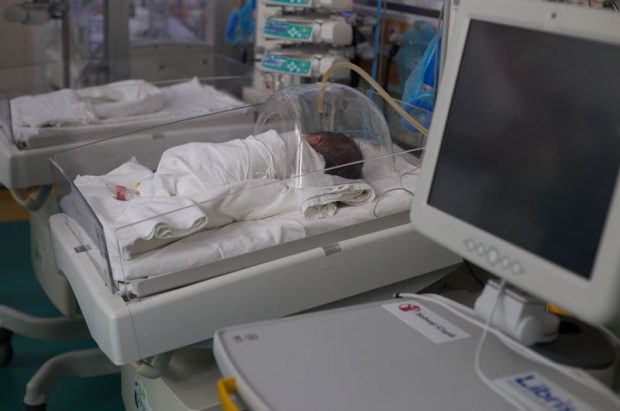 Cauza probabilă a morţii subite la sugari, descoperită în Australia