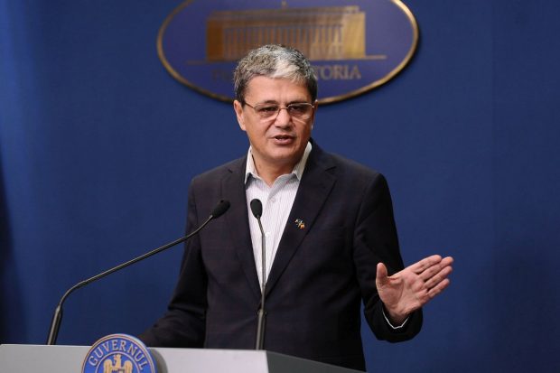 Ministrul Boloş, întrebat dacă România riscă să piardă bani din PNRR din cauza legii avertizorilor de integritate: Va trebui să limpezim problema