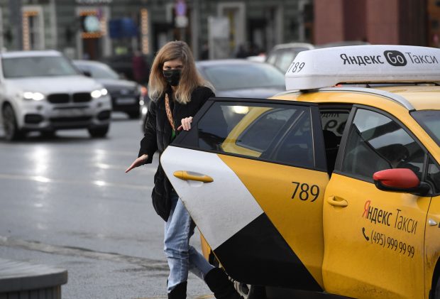 Guvernul rus obligă aplicațiile de taxi să pună la dispoziția serviciilor de informații datele pe care le colectează