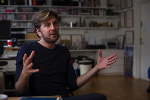 EXCLUSIV. Ruben Östlund, proaspăt premiat cu Palme d’or la Cannes, pentru Libertatea: „Când vezi în ce hal a ajuns lumea asta, nu mai poți face dramă. Doar farsa o mai poate explica”